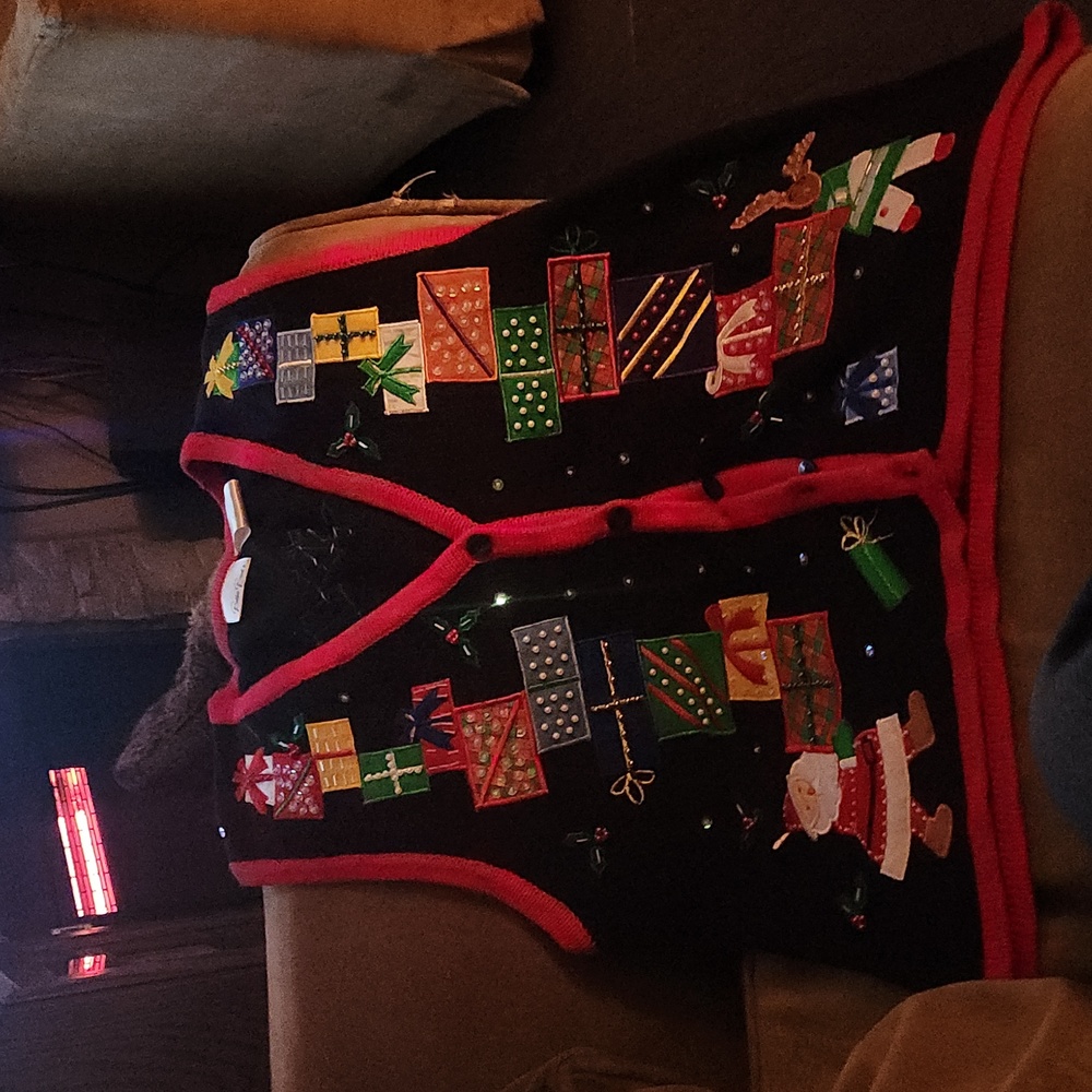 Christmas vest by Bobbie Brooks size medium * Like Brand new*